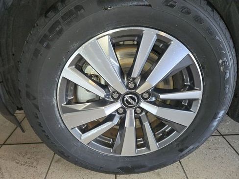 Used 2024 Nissan Pathfinder SL FWD image 10