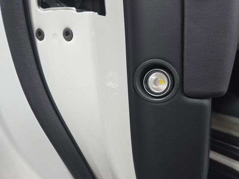 Used 2023 Rivian R1S Adventure AWD/4WD image 32