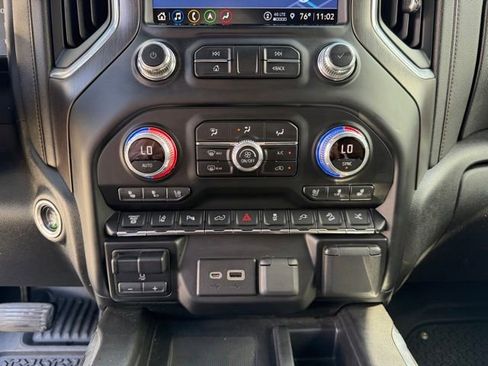 Used 2022 GMC Sierra 2500 AT4 w/ AT4 Preferred Package AWD/4WD image 19