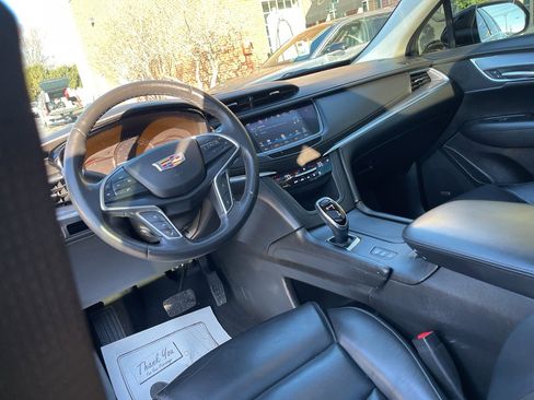 Used 2018 Cadillac XT5 Luxury w/ Driver Awareness Package image 24