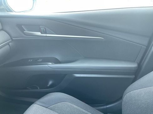 Used 2025 Toyota Camry LE w/ Convenience Package image 14