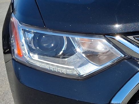 Used 2018 Chevrolet Traverse LT image 9