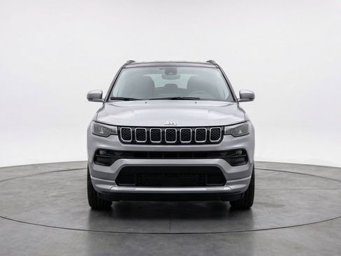 Used 2025 Jeep Compass Limited image 2