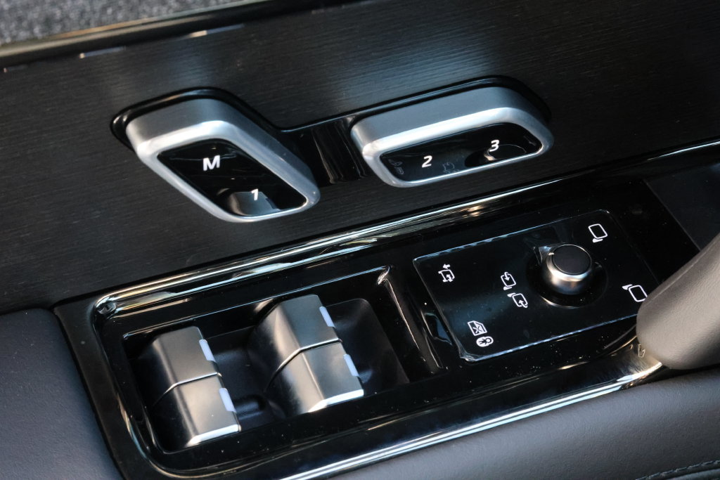 New 2027 Land Rover Range Rover Sport SE AWD/4WD image 15