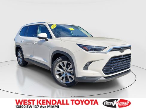 Used 2024 Toyota Grand Highlander FWD image 1