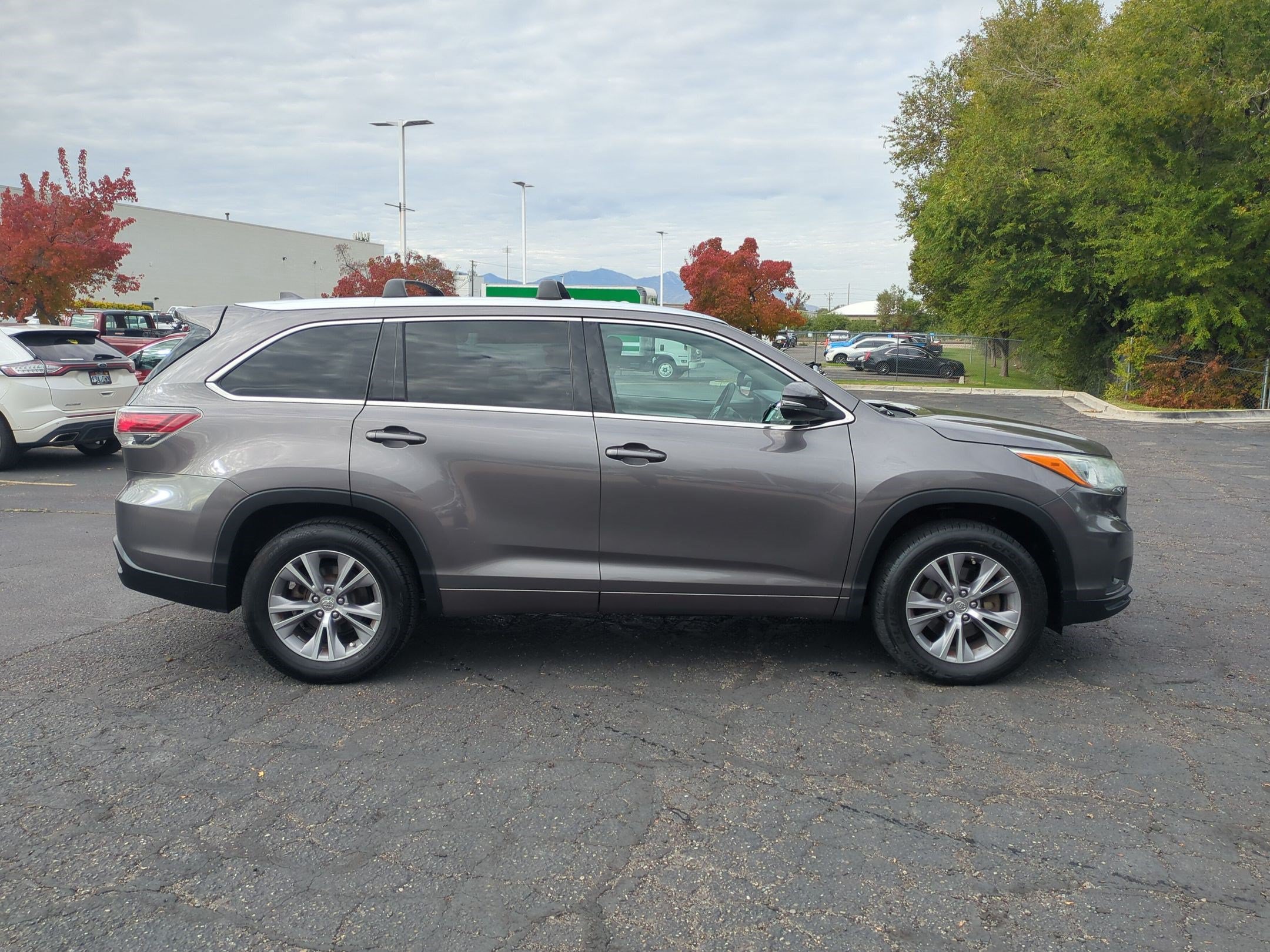 Used 2015 Toyota Highlander XLE FWD image 6