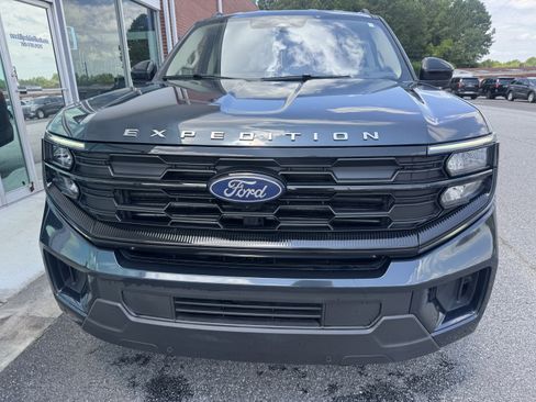 Used 2025 Ford Expedition Active AWD/4WD image 4