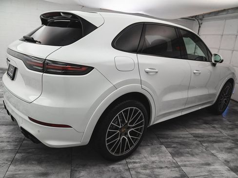 Used 2022 Porsche Cayenne Platinum Edition image 6