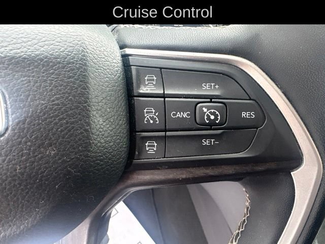 Used 2023 Jeep Grand Cherokee Limited w/ Luxury Tech Group II AWD/4WD image 19