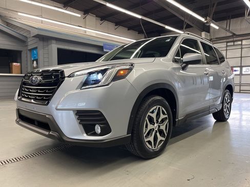 Certified 2023 Subaru Forester Premium image 3