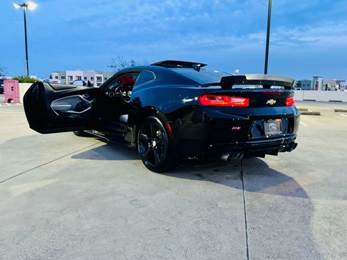 Used 2017 Chevrolet Camaro SS RWD image 37