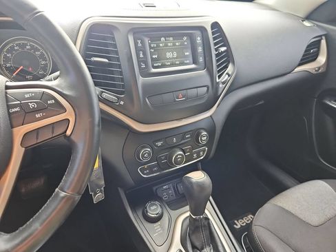 Used 2014 Jeep Cherokee Latitude AWD/4WD image 19