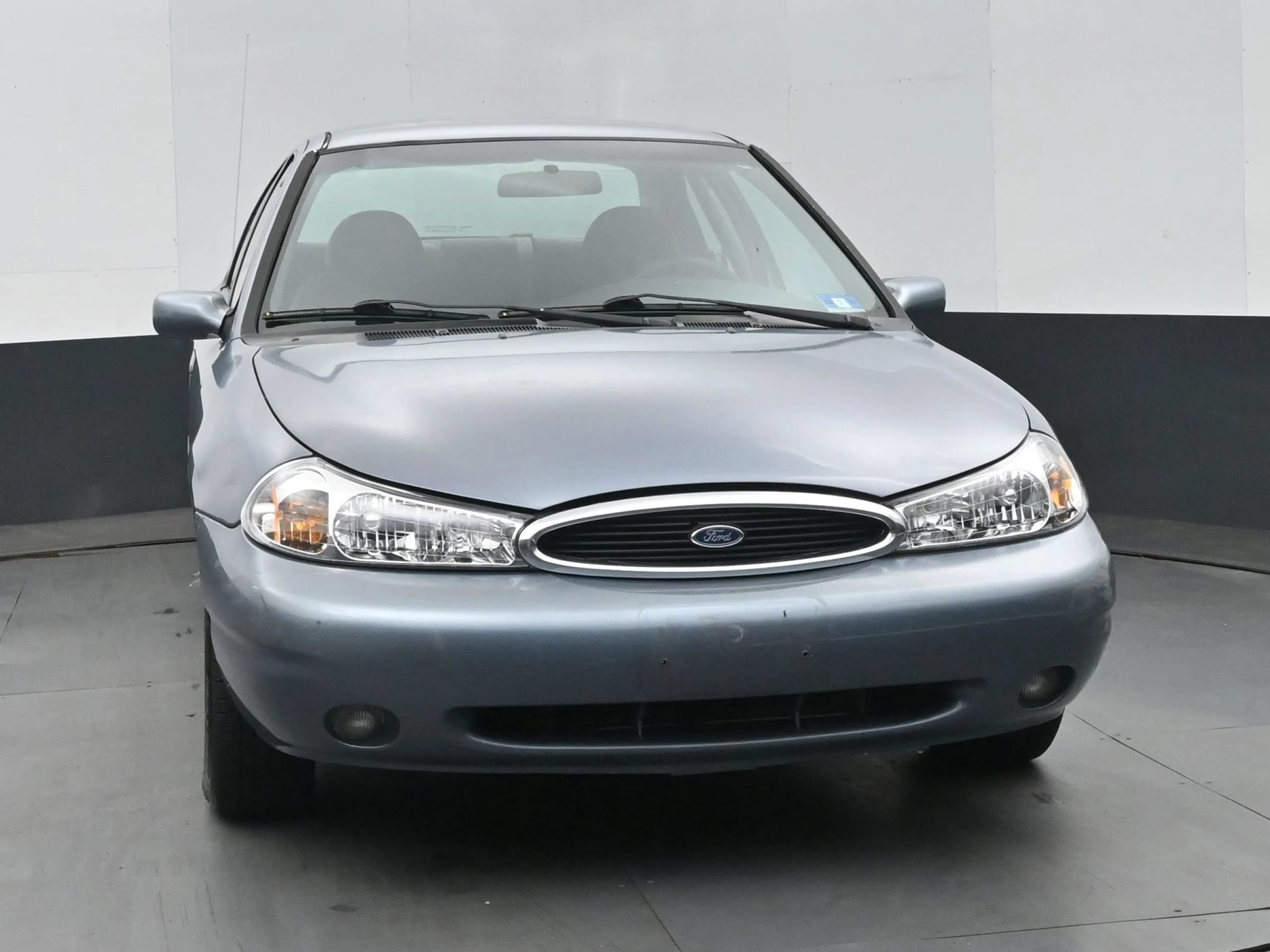Used 2000 Ford Contour SE FWD image 3