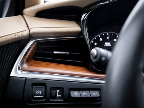 Used 2017 Cadillac XT5 Platinum w/ Driver Assist Package image 13