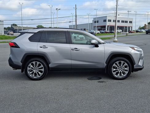 Certified 2022 Toyota RAV4 XLE Premium AWD/4WD image 8