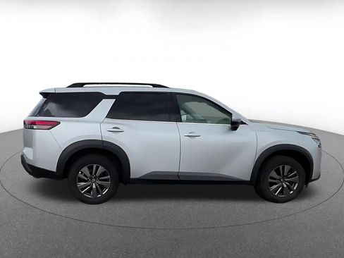 Used 2025 Nissan Pathfinder SV FWD image 15