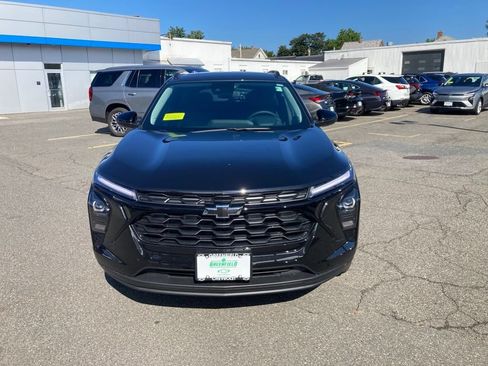 New 2026 Chevrolet Trax LT w/ Sunroof Package FWD image 2