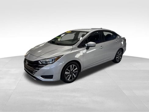 Used 2025 Nissan Versa SV FWD image 2