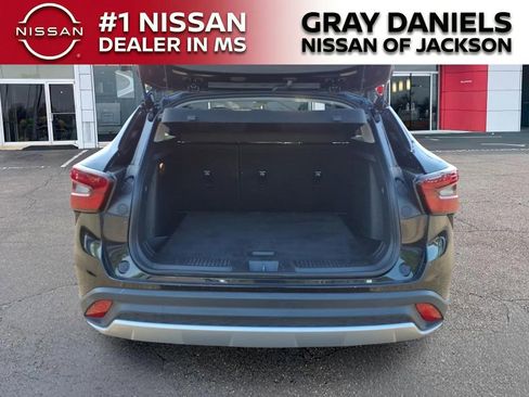 Used 2025 Chevrolet Trax LT w/ LT Convenience Package FWD image 8