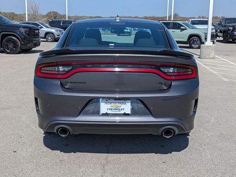 Used 2022 Dodge Charger R/T w/ Blacktop Package image 4