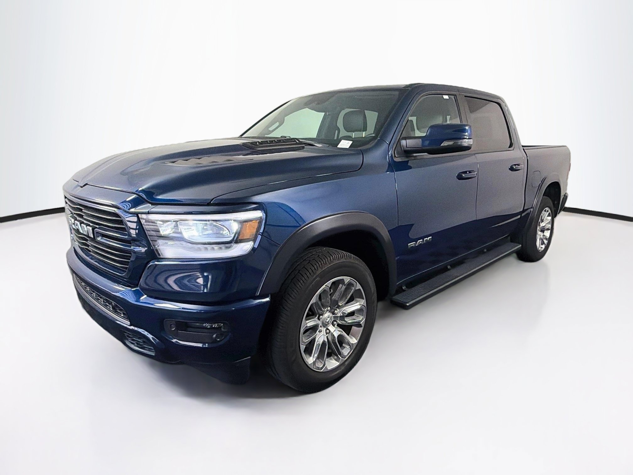 Used 2024 RAM 1500 Laramie AWD/4WD image 3