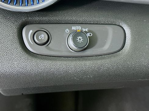 Used 2024 Chevrolet Trax LT FWD image 16