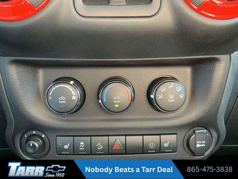 Used 2018 Jeep Wrangler Unlimited Rubicon w/ Connectivity Group AWD/4WD image 15