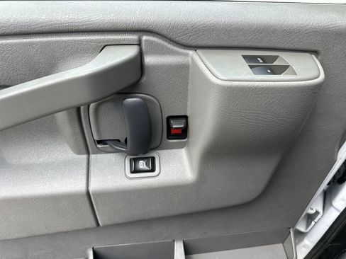 Used 2021 GMC Savana 2500 RWD image 22