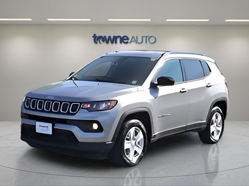 Used 2022 Jeep Compass Latitude w/ Convenience Group AWD/4WD image 3