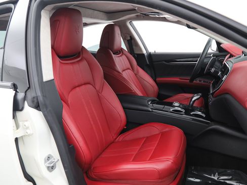 Certified 2023 Maserati Ghibli Modena RWD image 10