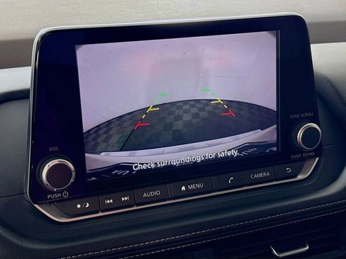 Used 2023 Nissan Rogue SV image 15