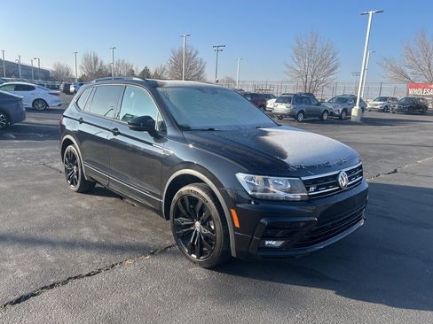 Used 2021 Volkswagen Tiguan SE R-Line image 2
