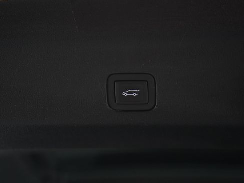 Used 2024 Chevrolet Suburban Premier AWD/4WD image 18