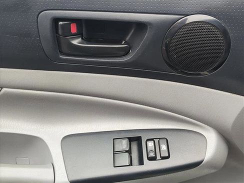 Used 2015 Toyota Tacoma 2WD Access Cab image 11