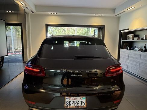 Used 2018 Porsche Macan AWD/4WD image 5