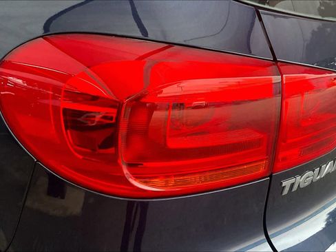 Used 2016 Volkswagen Tiguan S FWD image 28