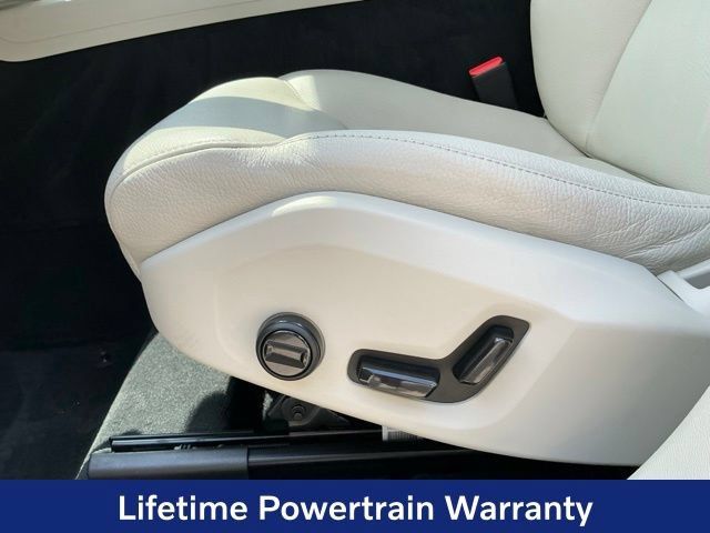 Certified 2024 Volvo XC60 B5 Plus w/ Protection Package Premier AWD/4WD image 15
