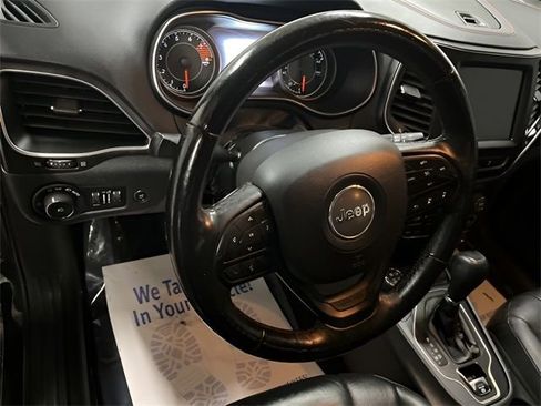 Used 2019 Jeep Cherokee Trailhawk image 33