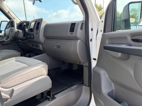 Used 2019 Nissan NV 1500 SV RWD image 38