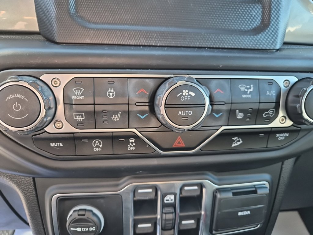 Used 2020 Jeep Wrangler Unlimited Sahara w/ Cold Weather Group AWD/4WD image 32