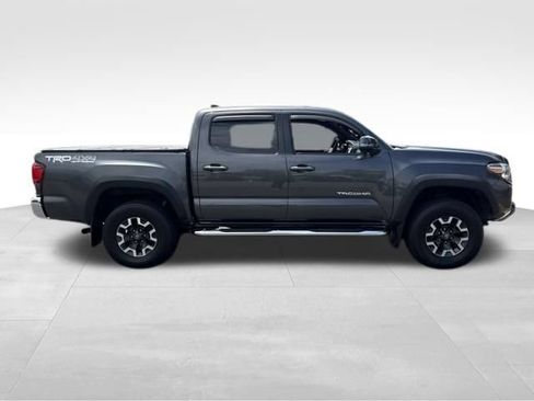 Used 2019 Toyota Tacoma TRD Off-Road AWD/4WD image 13