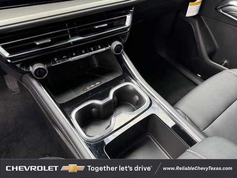 Certified 2025 Chevrolet Traverse LT w/ Driver Confidence Package image 18