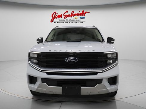 Used 2025 Ford Expedition Platinum w/ Driver's Package AWD/4WD image 3