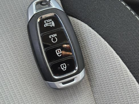 Used 2025 Hyundai Venue SEL FWD image 21