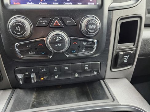 Used 2018 RAM 1500 Rebel w/ Luxury Group image 43