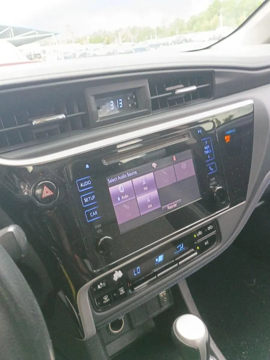 Used 2019 Toyota Corolla SE FWD image 5