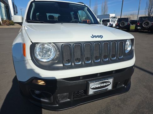 Used 2018 Jeep Renegade Latitude w/ Popular Equipment Group image 8