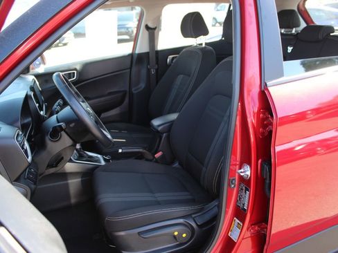 Used 2025 Hyundai Venue SEL FWD image 12