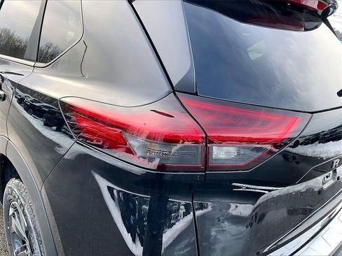 Used 2025 Nissan Rogue SV image 30