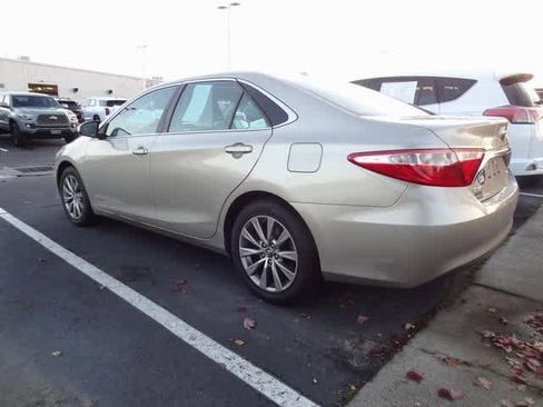 Used 2017 Toyota Camry XLE image 5